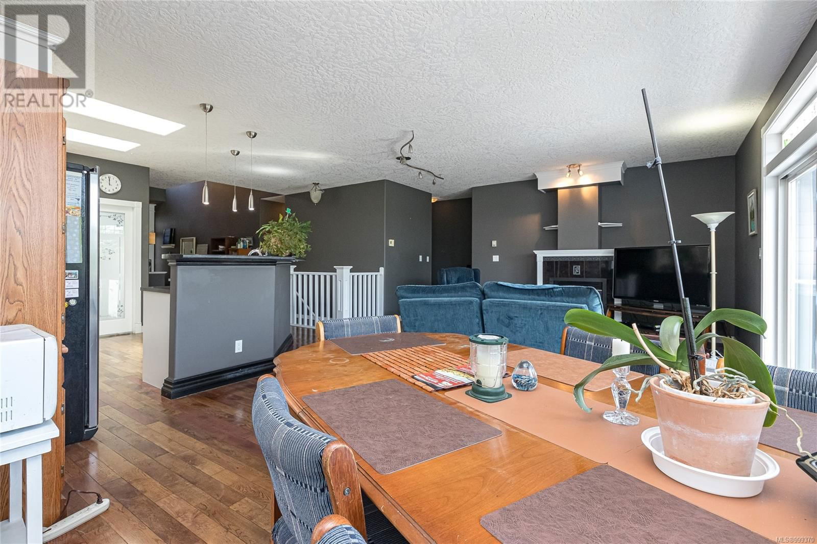 3831 ROWLAND AVENUE Image 16