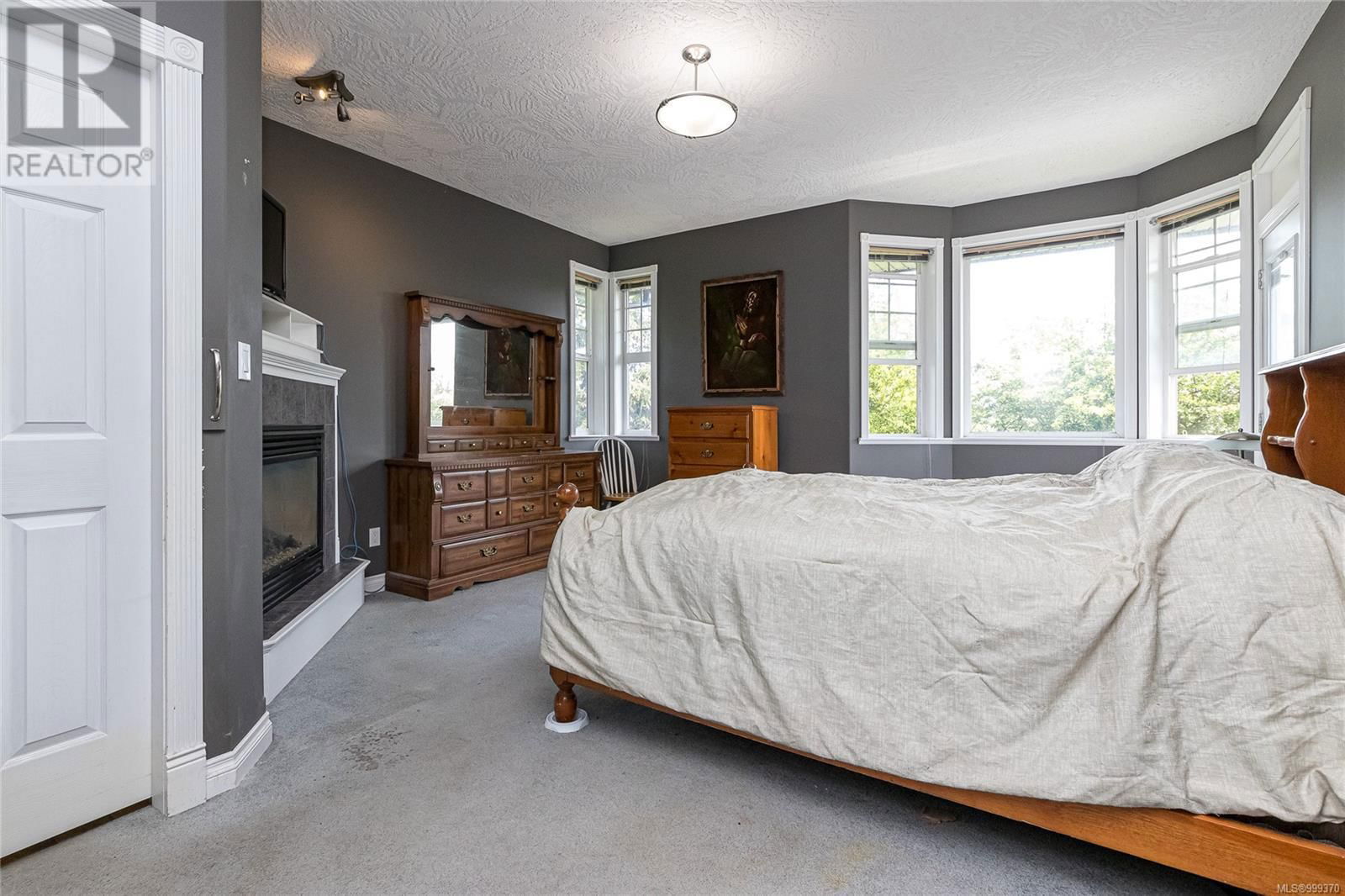 3831 ROWLAND AVENUE Image 18