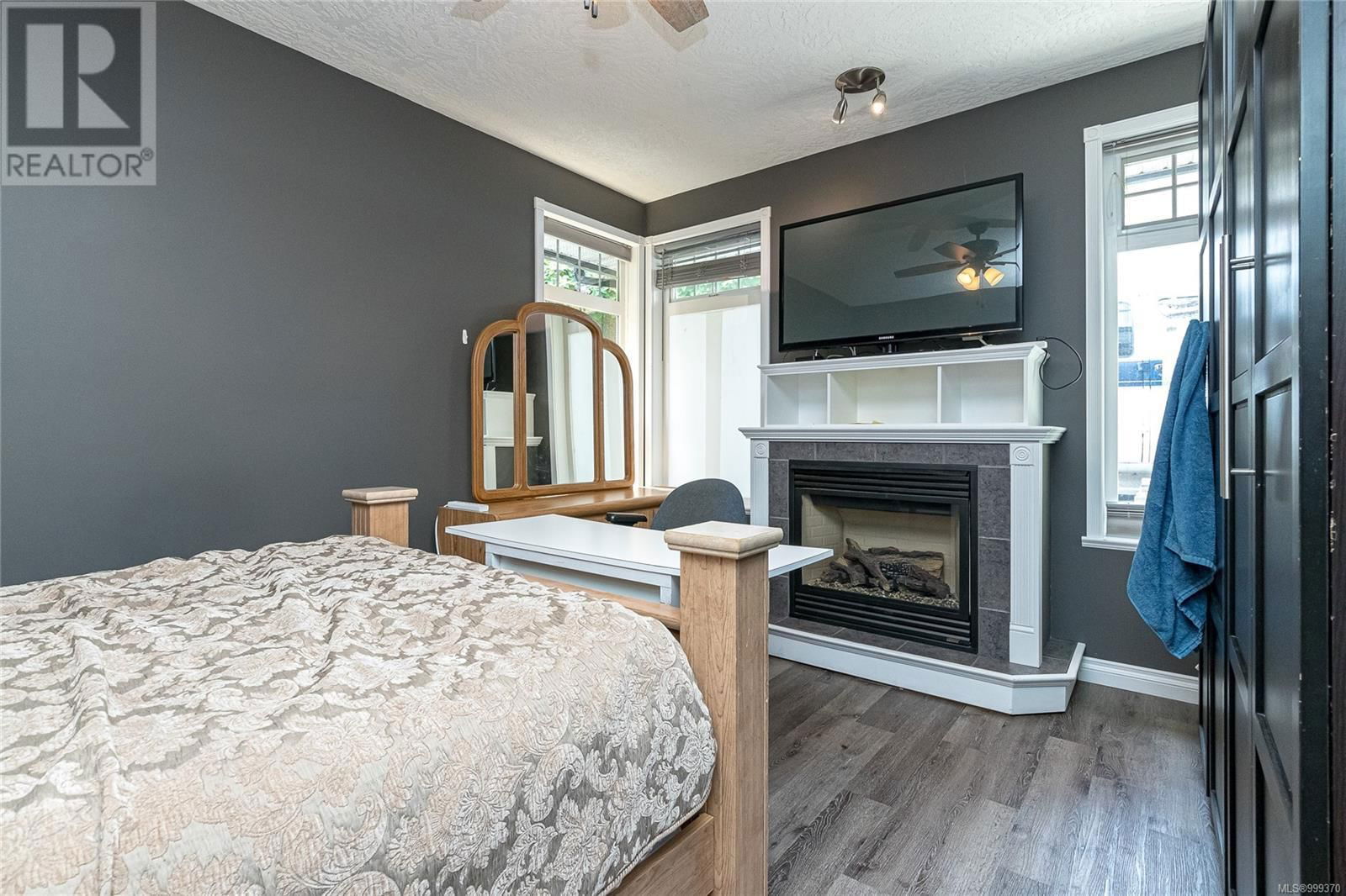 3831 ROWLAND AVENUE Image 24