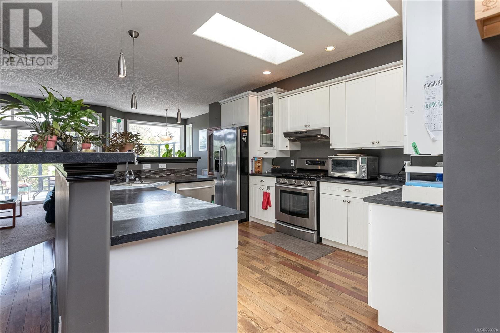 3831 ROWLAND AVENUE Image 3