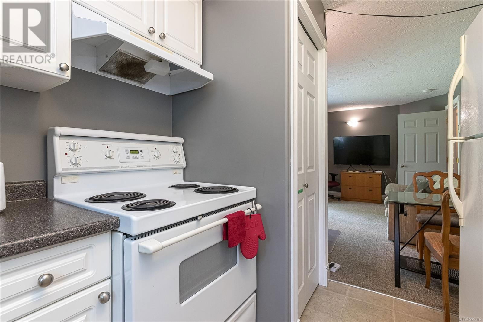 3831 ROWLAND AVENUE Image 32