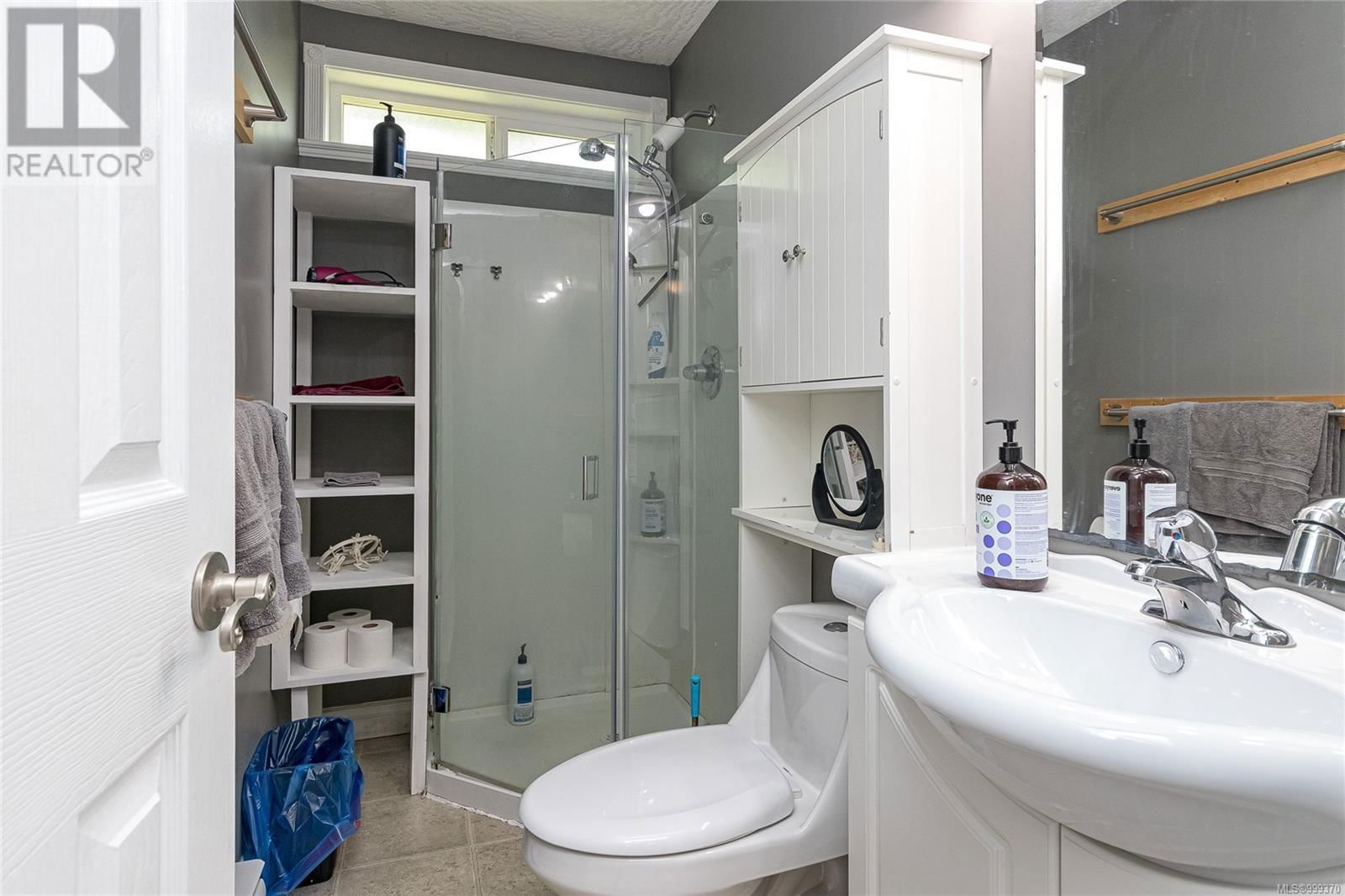 3831 ROWLAND AVENUE Image 35