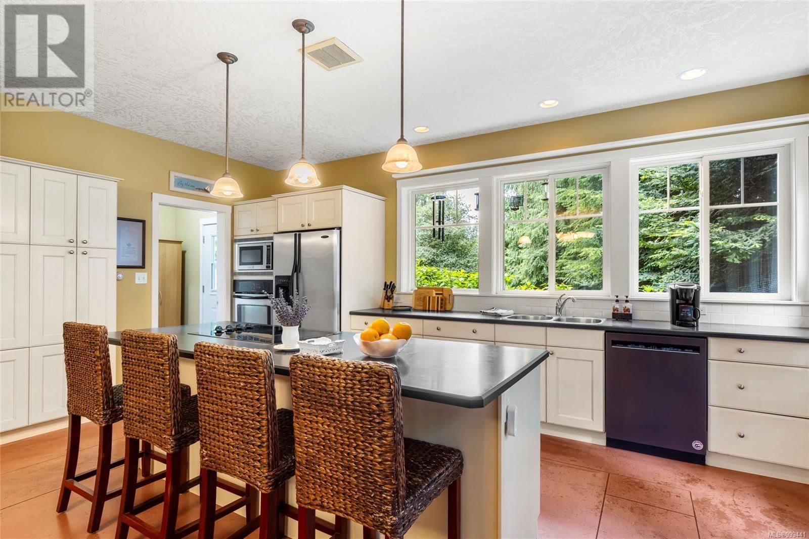 6280 SOOKE ROAD Image 11