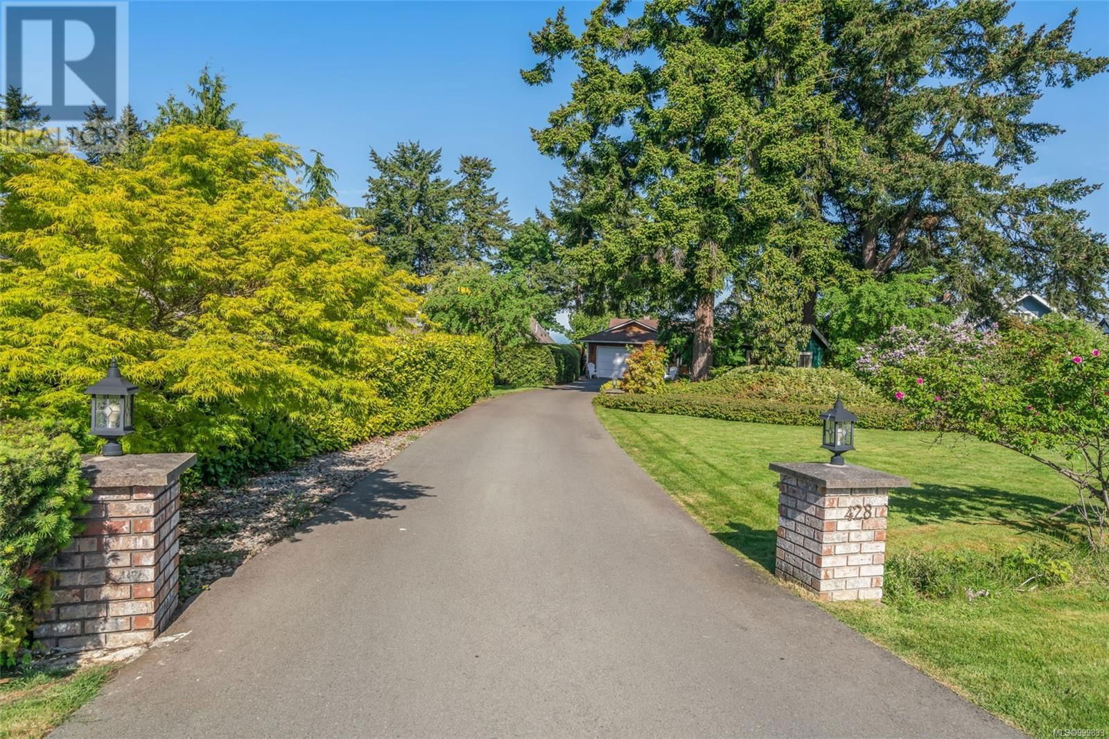 428 DOGWOOD STREET NORTH Image 14
