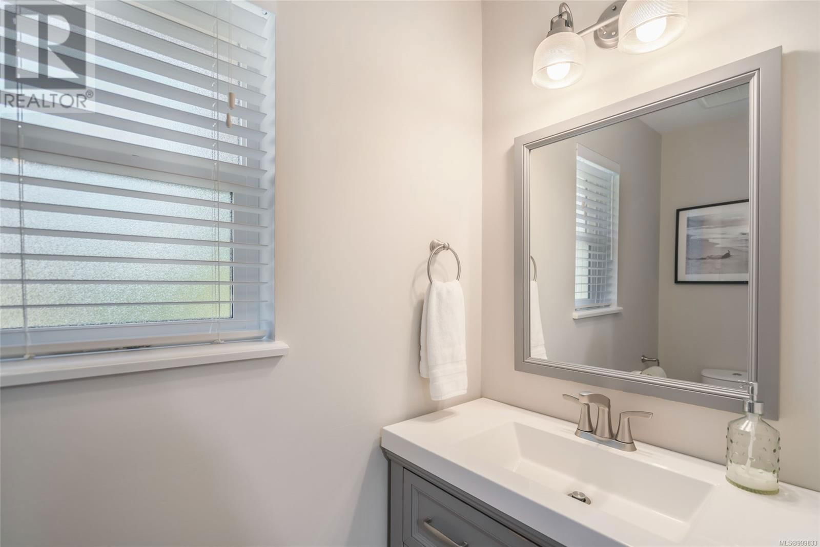 428 DOGWOOD STREET NORTH Image 30