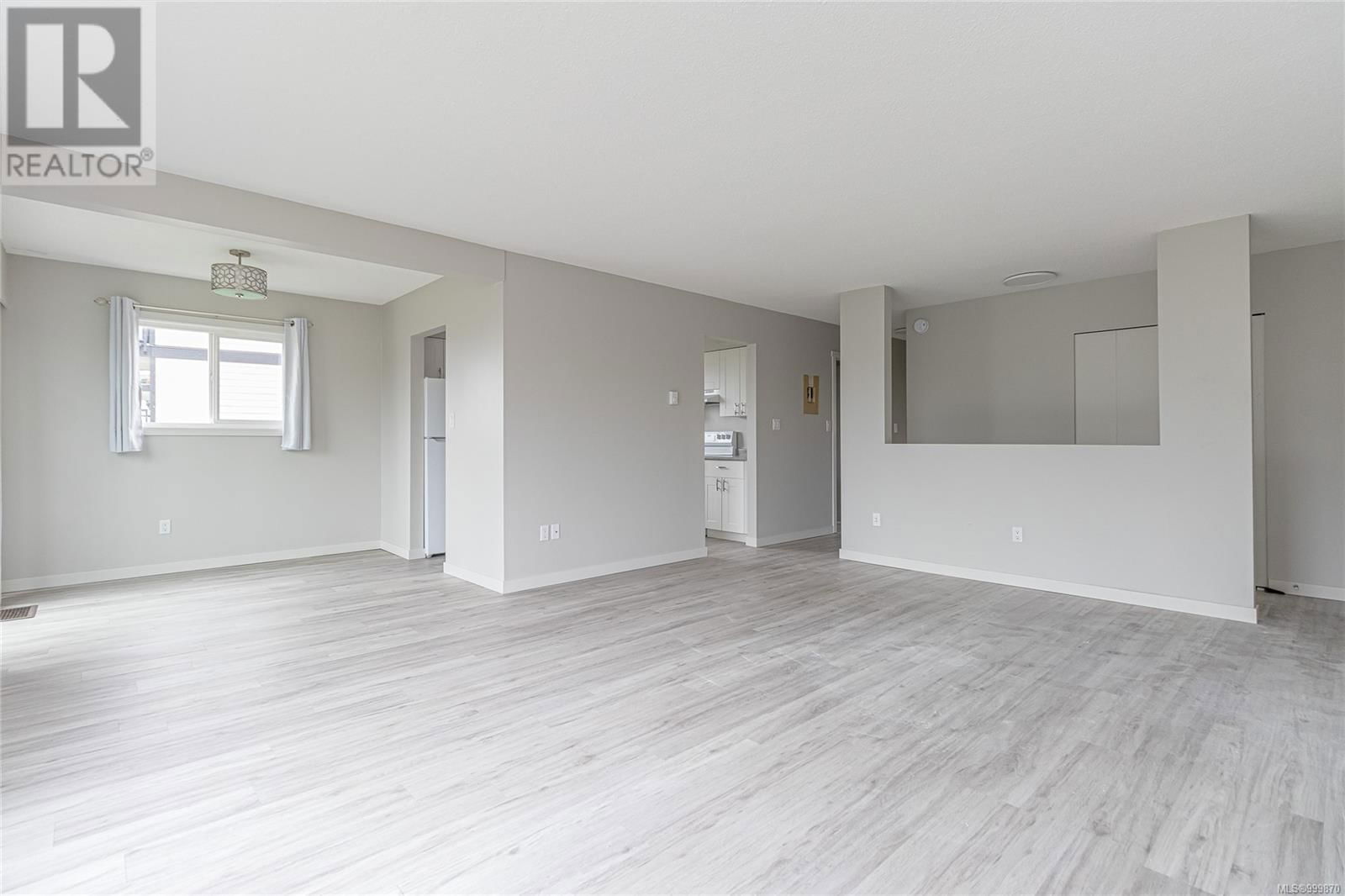 210 BAYVIEW AVENUE Image 14