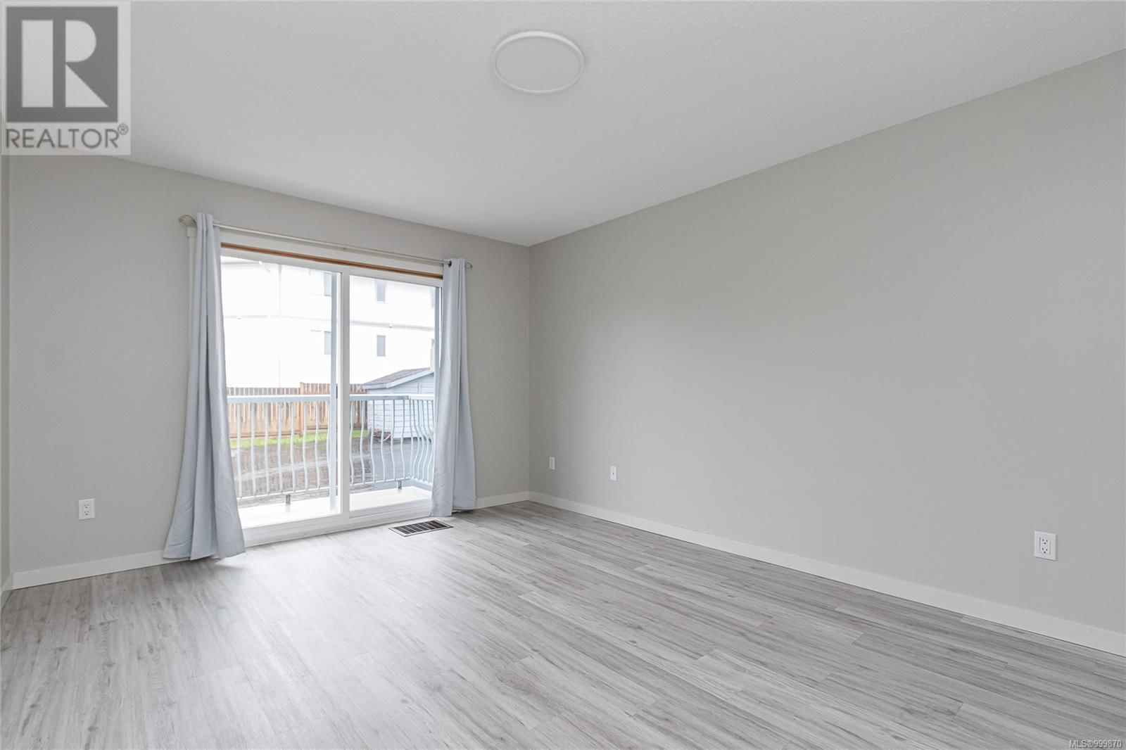 210 BAYVIEW AVENUE Image 19