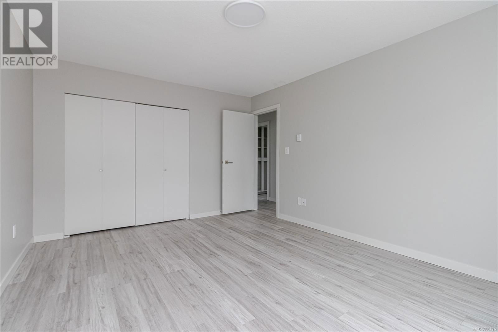 210 BAYVIEW AVENUE Image 20