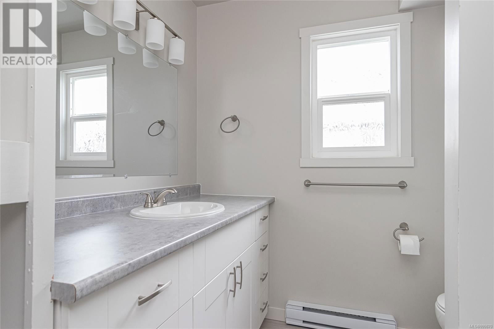 210 BAYVIEW AVENUE Image 22