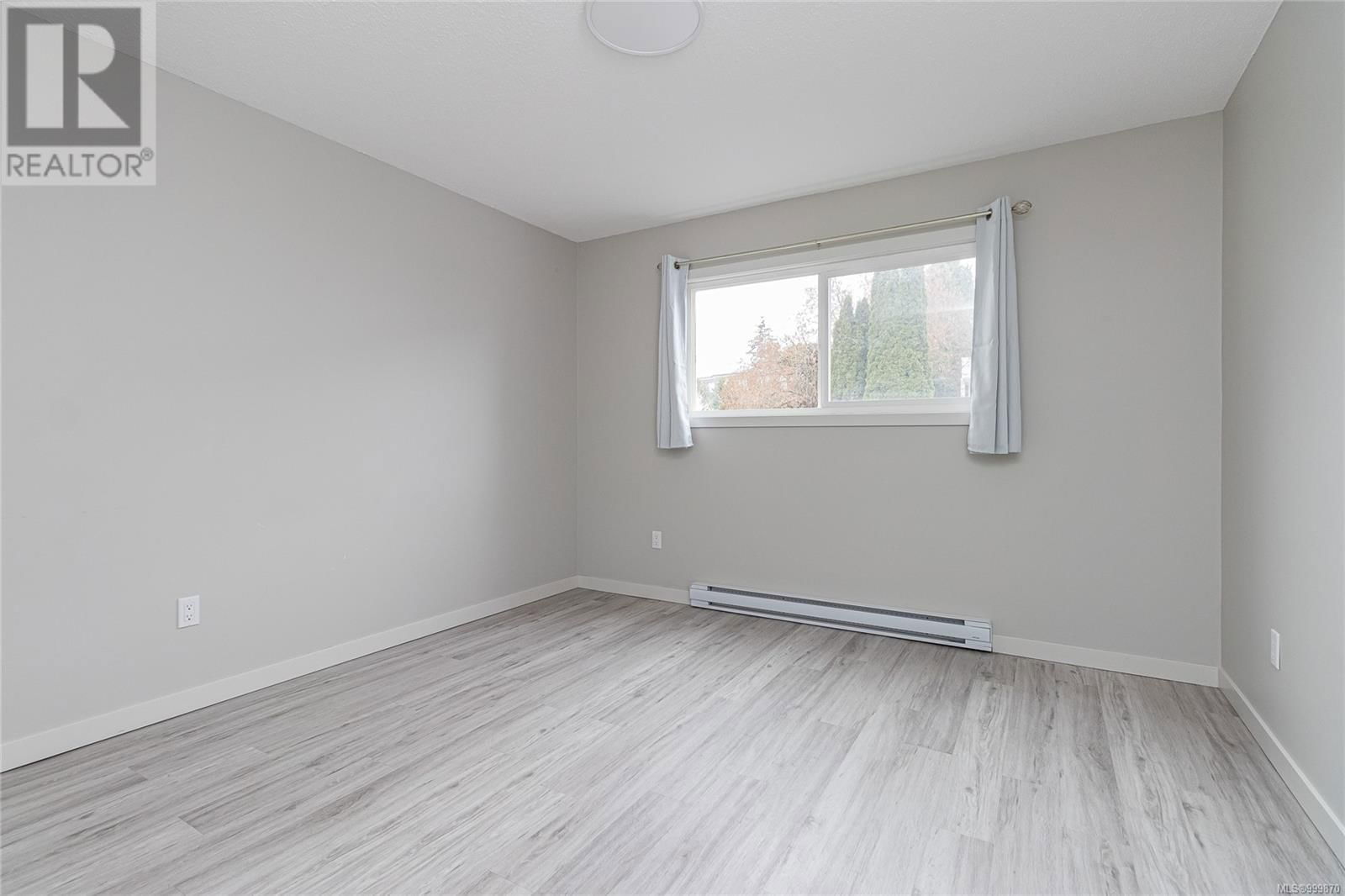 210 BAYVIEW AVENUE Image 23