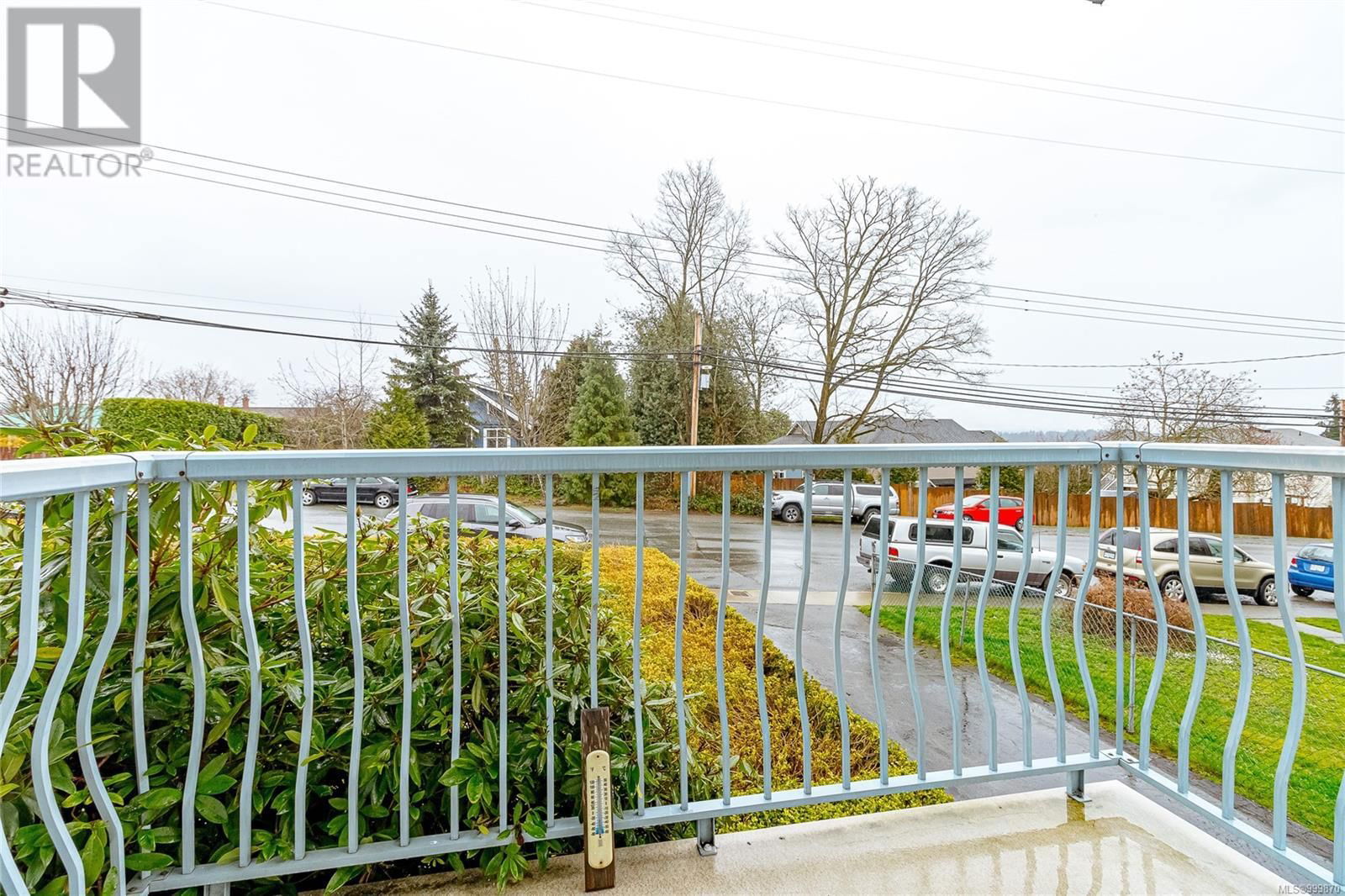 210 BAYVIEW AVENUE Image 3