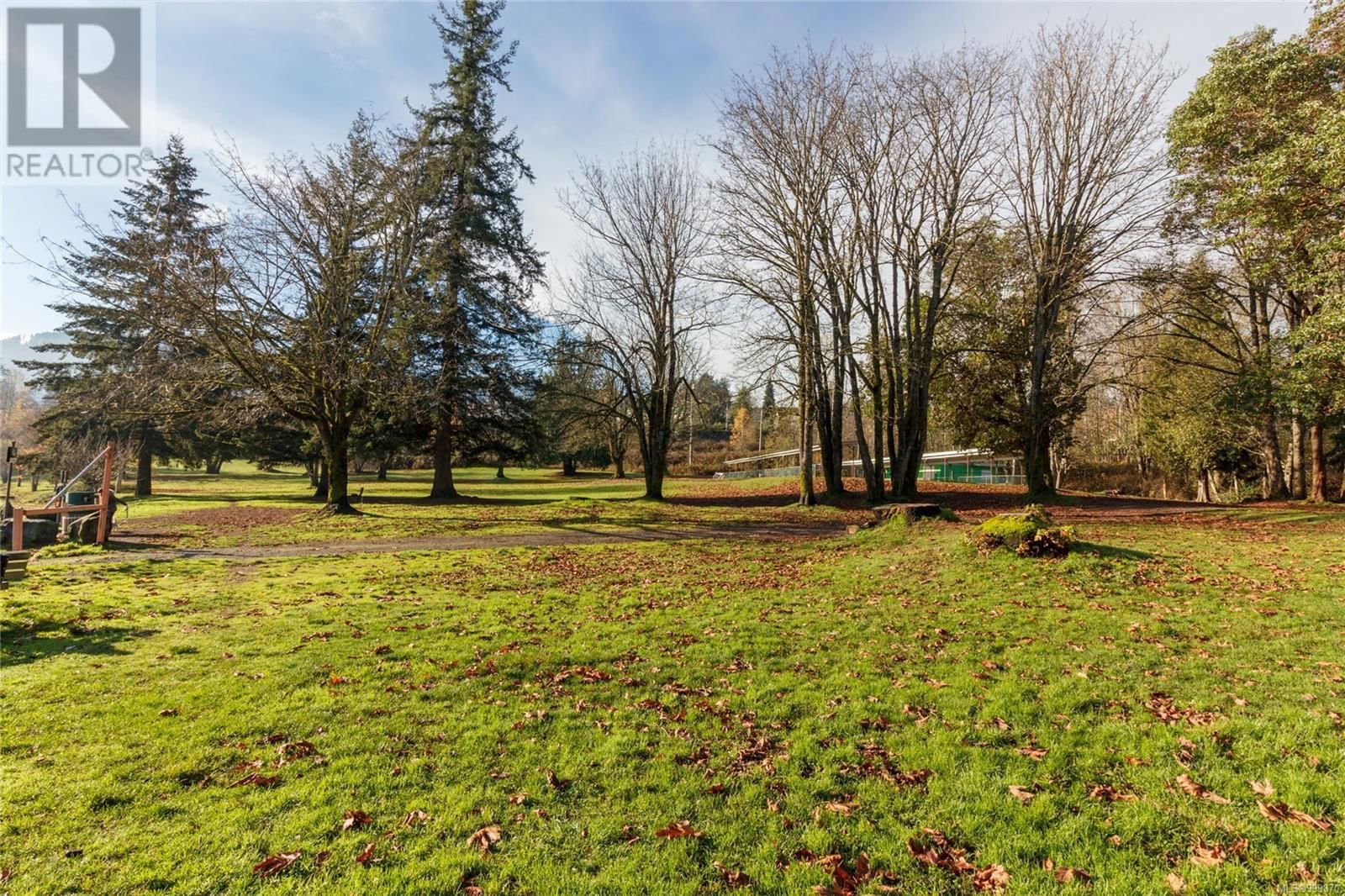 210 BAYVIEW AVENUE Image 30