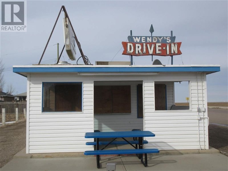 Image #1 of Restaurant for Sale at 104 2 Avenue, Vauxhall, Alberta