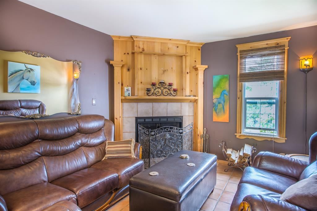 Image #1 of Business for Sale at 320 Railway Avenue E, Drumheller, Alberta