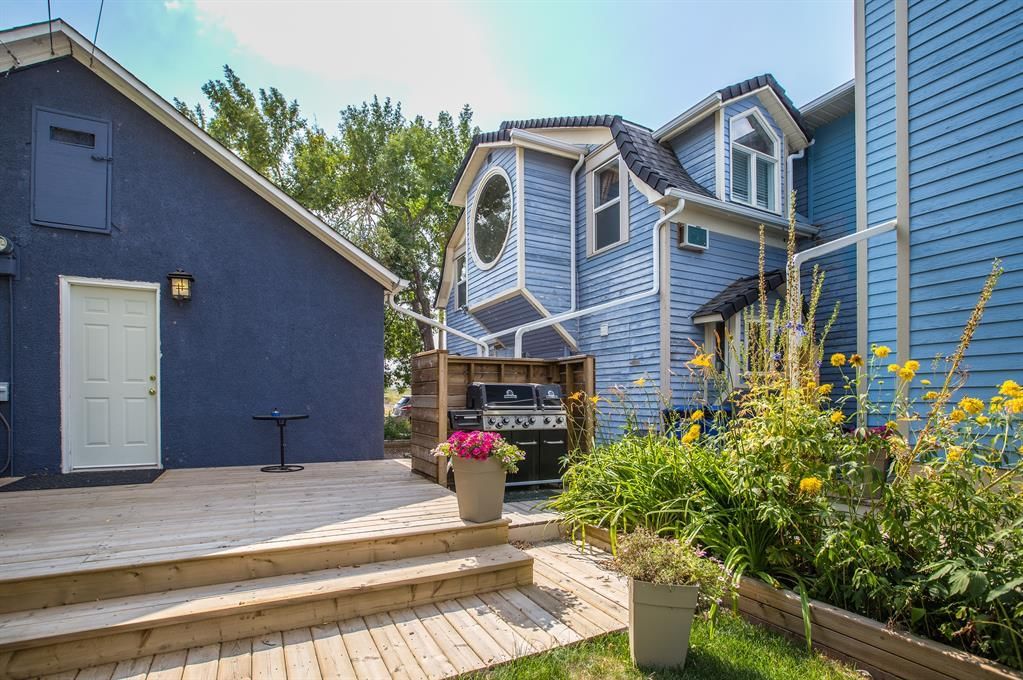 Image #1 of Business for Sale at 320 Railway Avenue E, Drumheller, Alberta