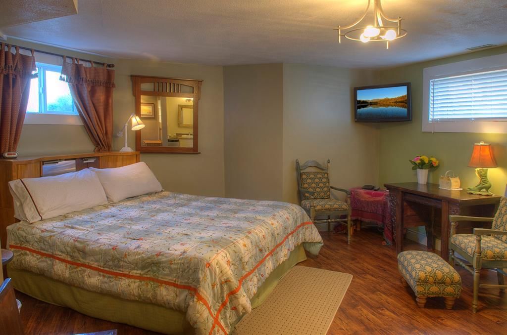 Image #1 of Business for Sale at 320 Railway Avenue E, Drumheller, Alberta