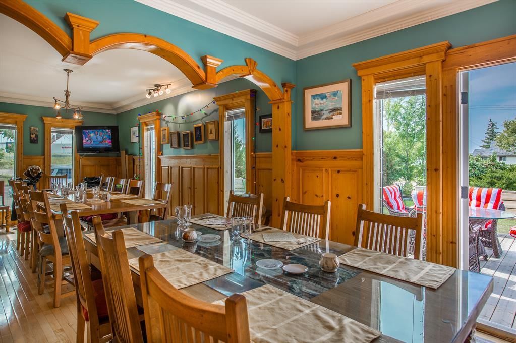 Image #1 of Business for Sale at 320 Railway Avenue E, Drumheller, Alberta