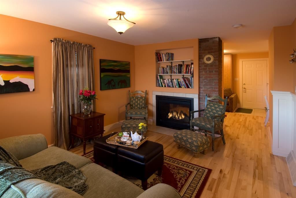 Image #1 of Business for Sale at 320 Railway Avenue E, Drumheller, Alberta