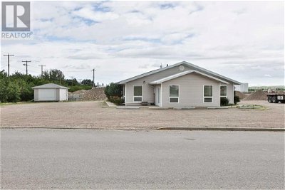 Image #1 of Commercial for Sale at 108 8 Avenue Nw, Milk River, Alberta