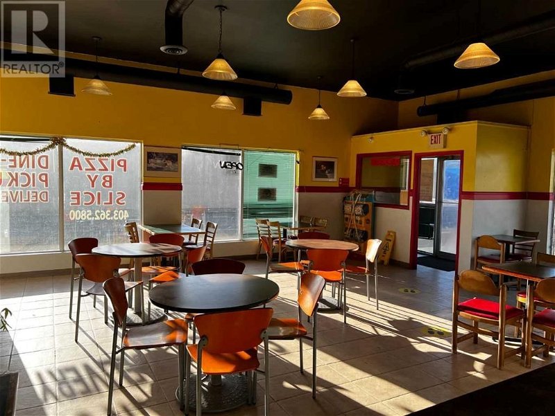 Image #1 of Restaurant for Sale at Canadian Pizza 212d 2 Street, Brooks, Alberta