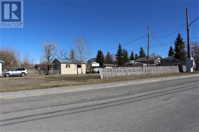 Image #1 of Commercial for Sale at 686 Lacombe Street, Pincher Creek, Alberta