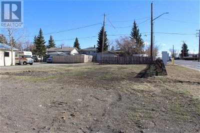 Image #1 of Commercial for Sale at 686 Lacombe Street, Pincher Creek, Alberta