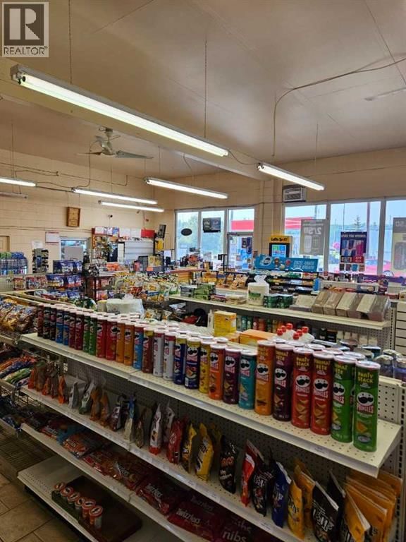 5212 50 AVENUE Image 3