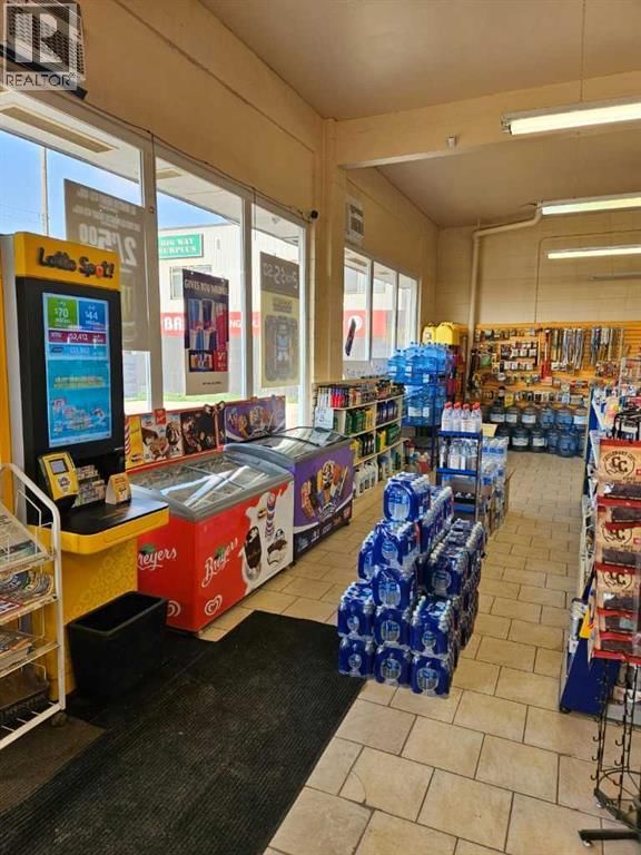 5212 50 AVENUE Image 4