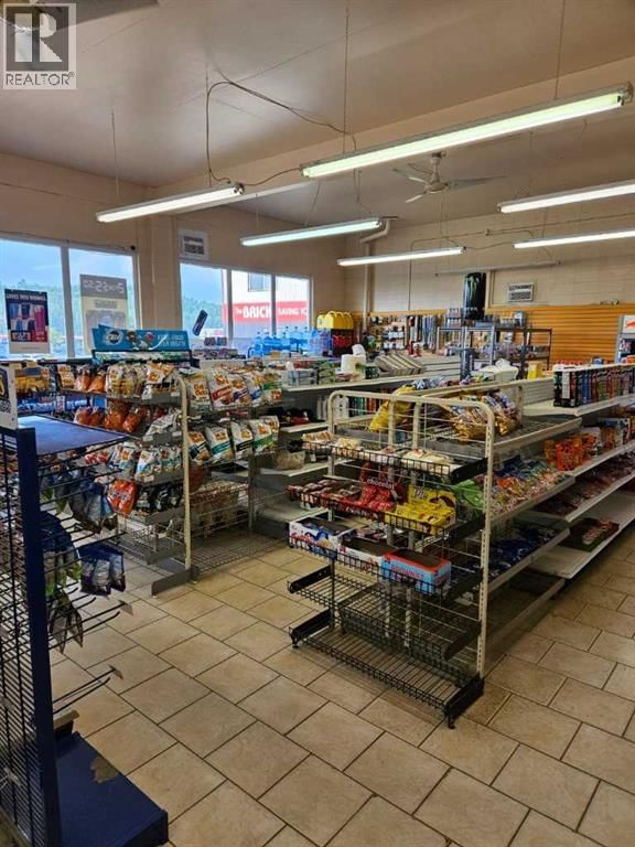 5212 50 AVENUE Image 6