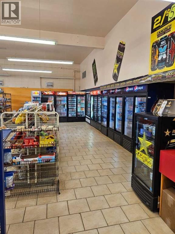 5212 50 AVENUE Image 7