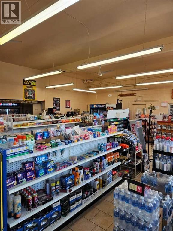 5212 50 AVENUE Image 8