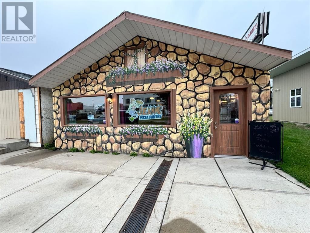 4920 50 STREET Image 1