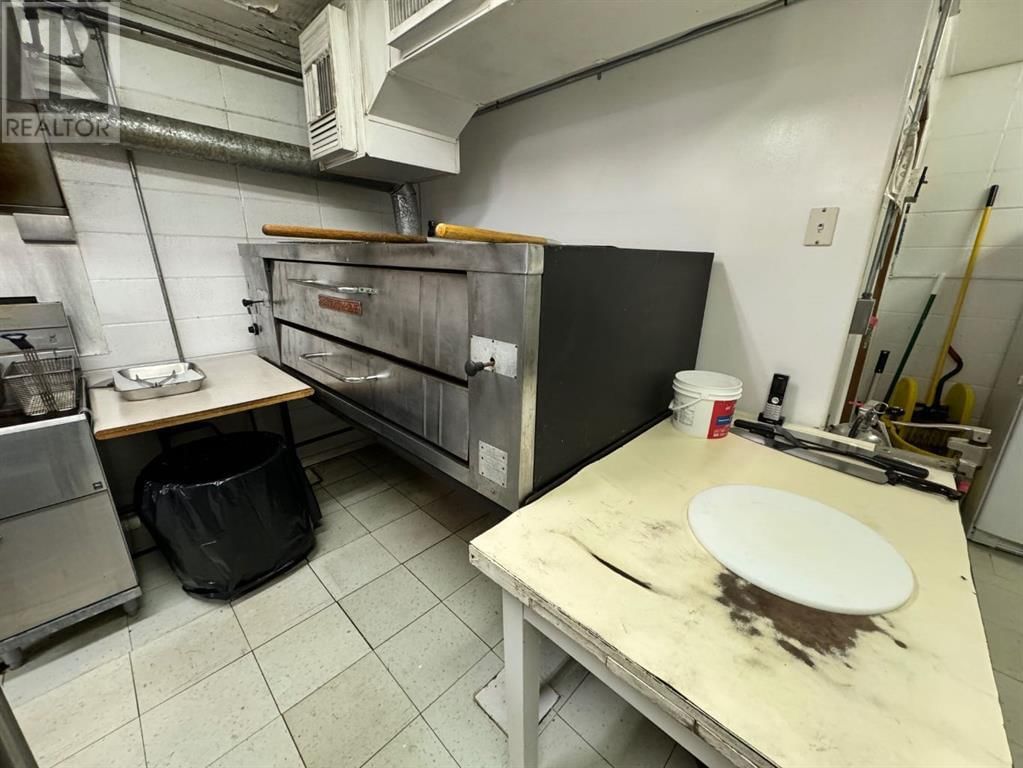 4920 50 STREET Image 15