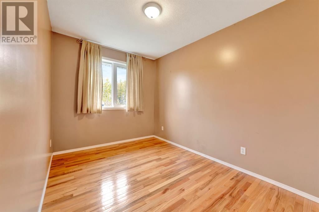 0 52404 RGE RD 3262 Image 25