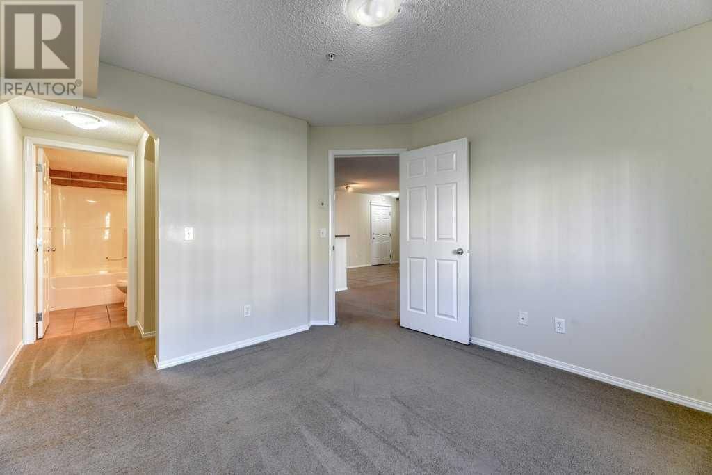 4204 115 Prestwick Villas SE Image 9