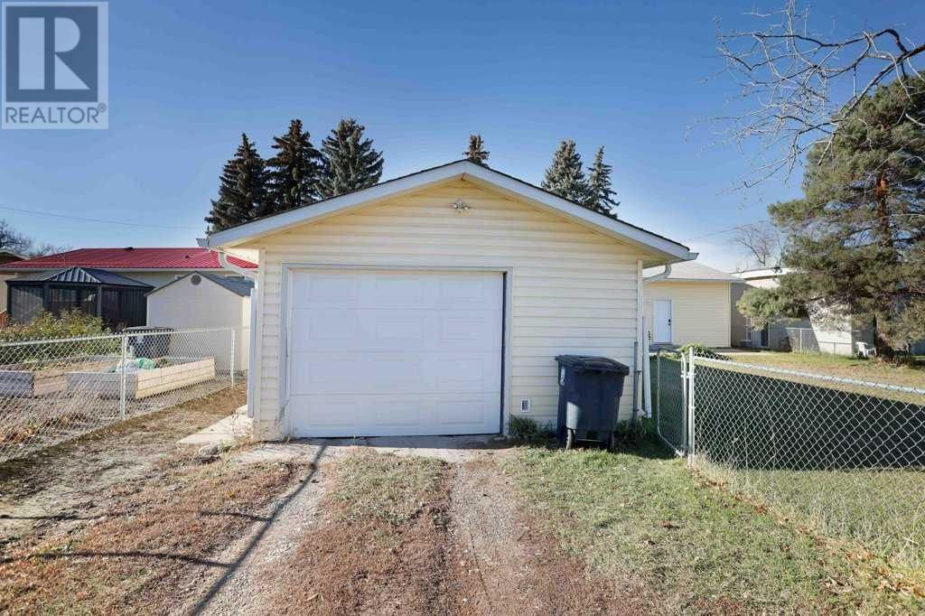 16 Chinook Crescent W Image 32