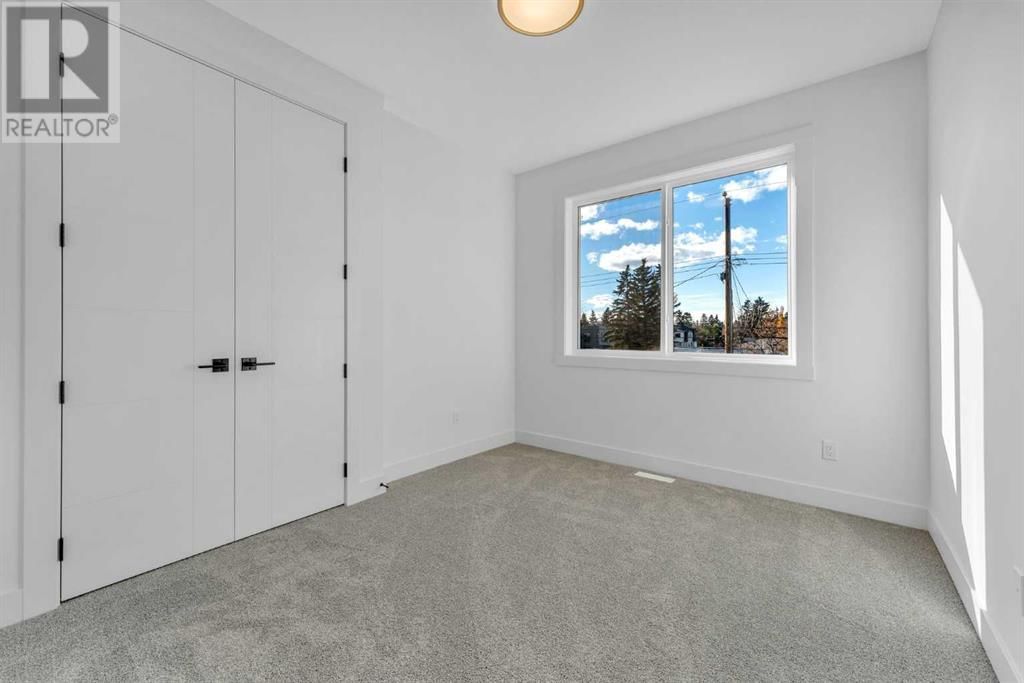 3537 40 Street SW Image 21