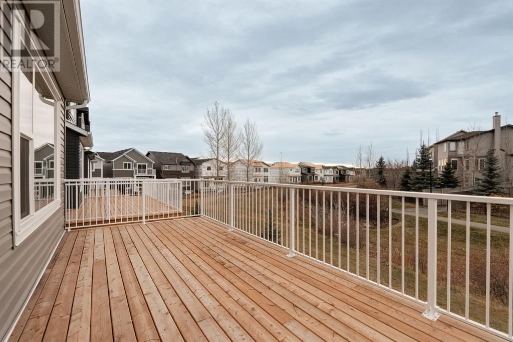 211 Silver Spruce Grove SW Image 11