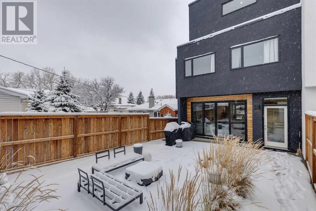 2441 29 Avenue SW Image 11