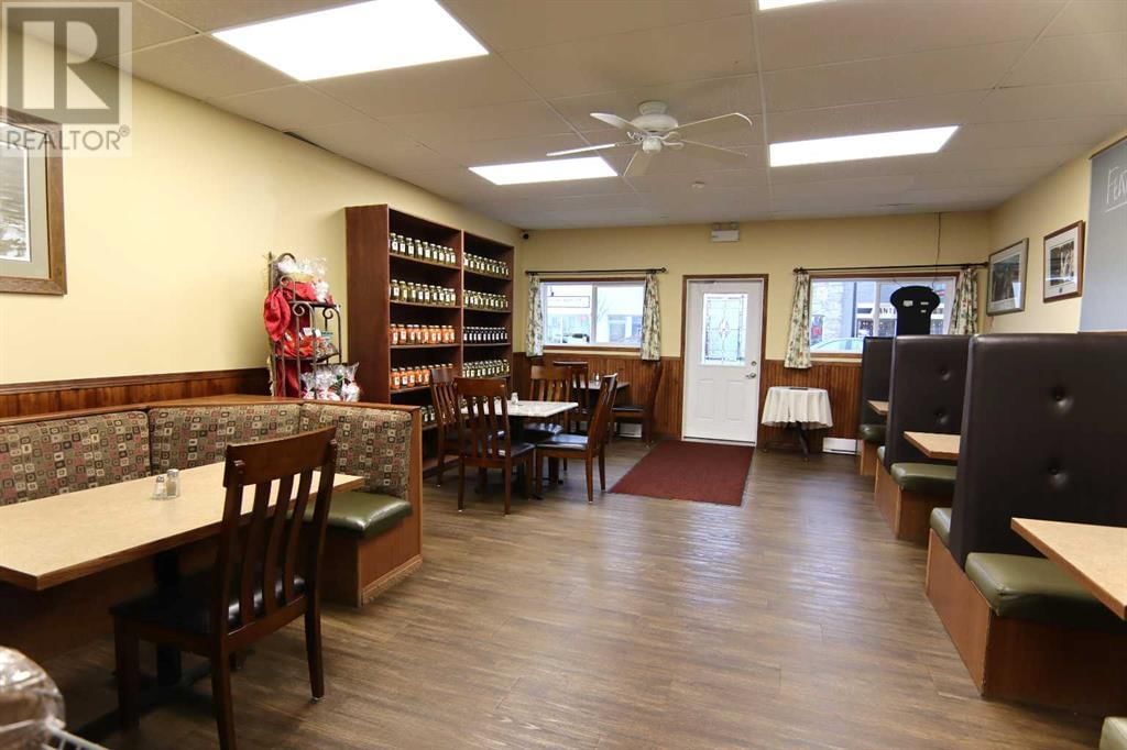 5026 51 AVENUE Image 2
