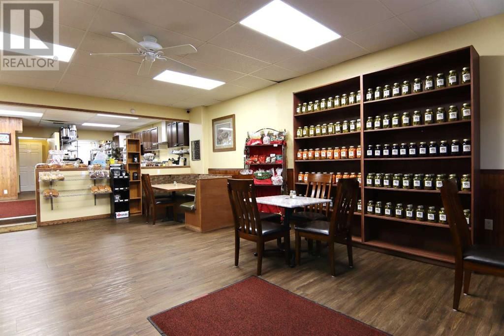 5026 51 AVENUE Image 3