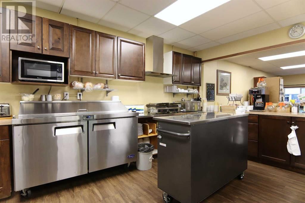 5026 51 AVENUE Image 7