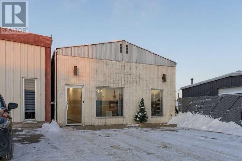 4912 52 AVENUE Image 1