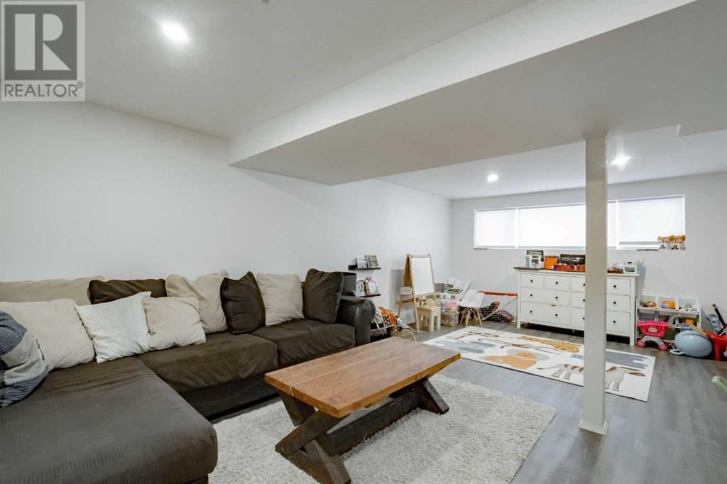 11513 103 STREET Image 15