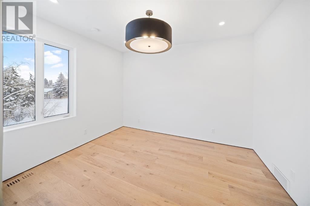 2303 13 STREET NORTHWEST Image 30