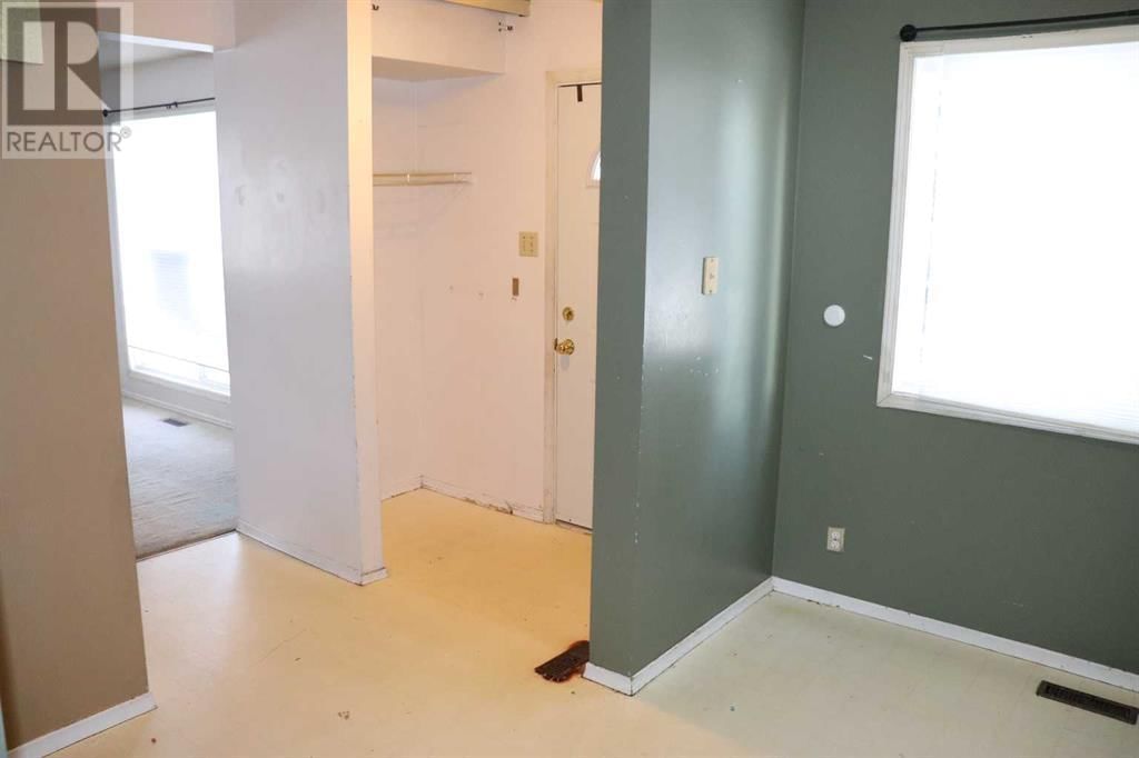 5215 6 AVENUE Image 17