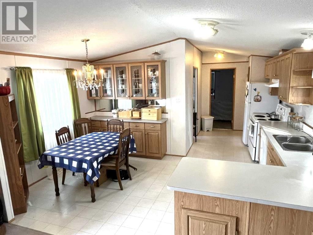 4802 54 AVENUE Image 6