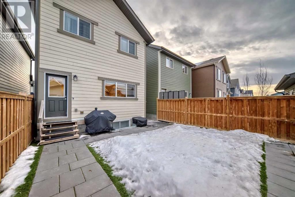 229 Masters Crescent SE Image 33