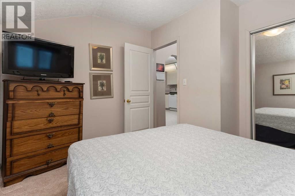 4961 49 STREET Image 11