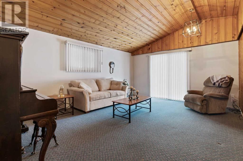 4961 49 STREET Image 13